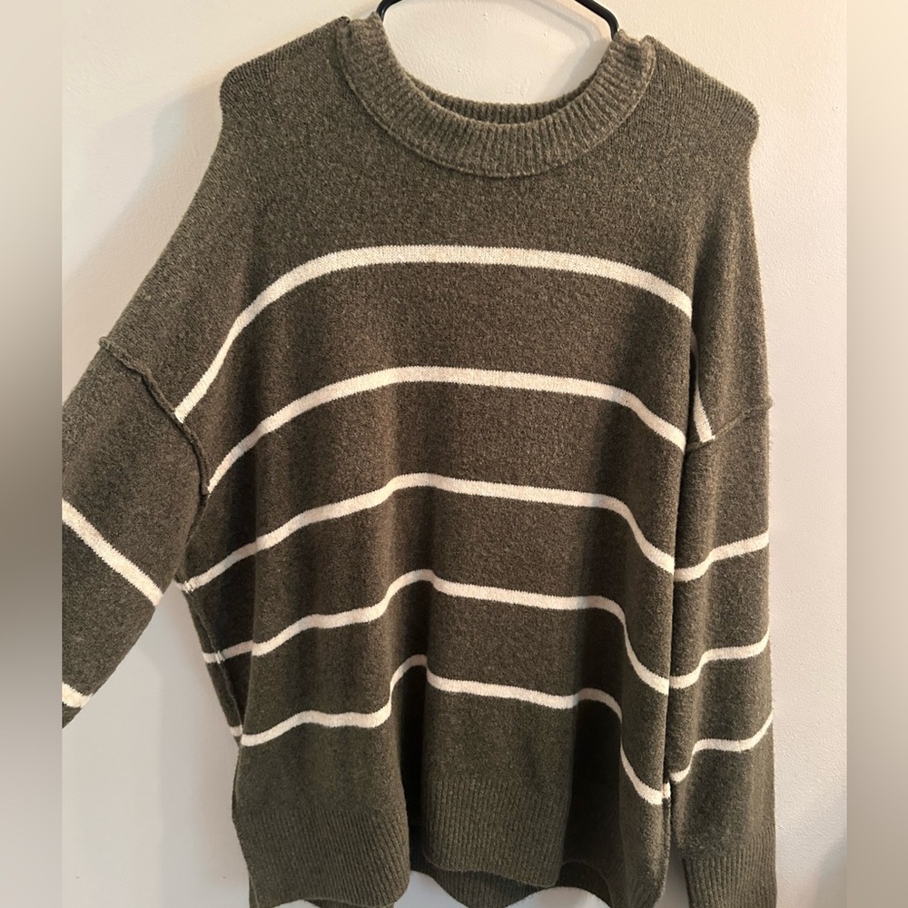 American Eagle Women’s Oversized Sweater Size M